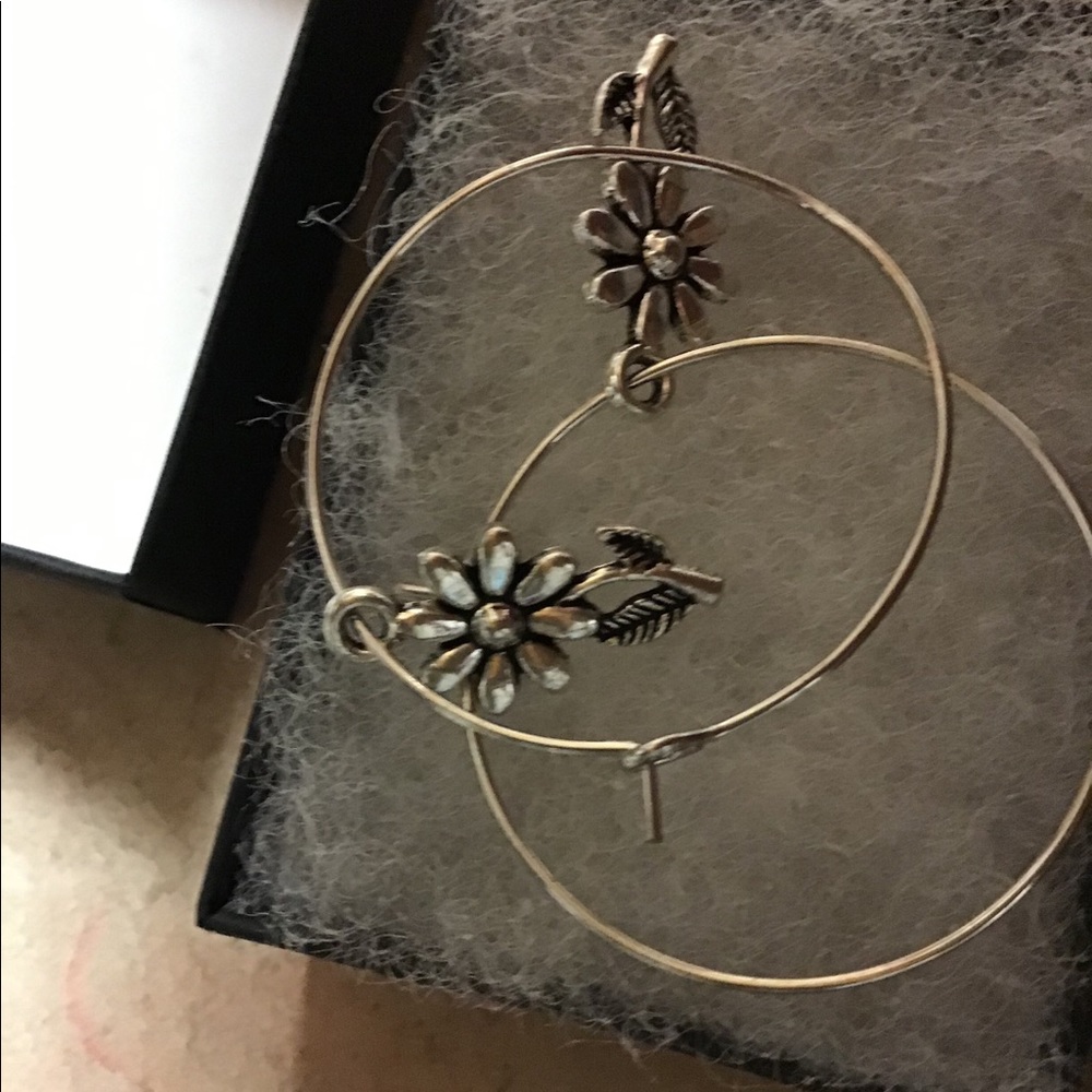Daisy hoop earrings